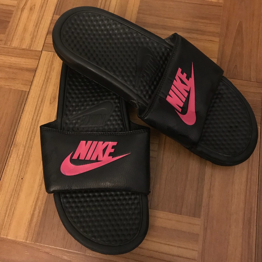 NIKE SLIDES